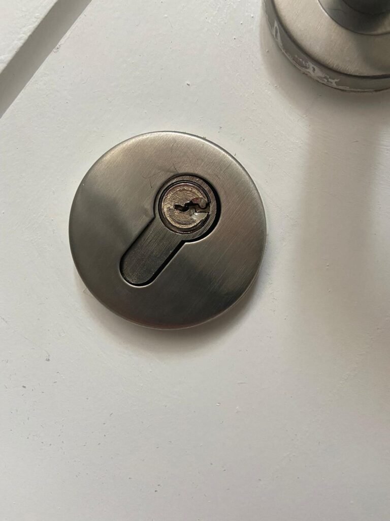 Clé cassée dans la serrure