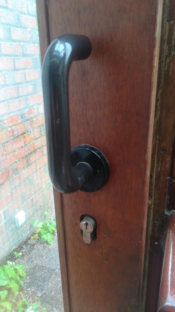 Ouverture Porte en Bois