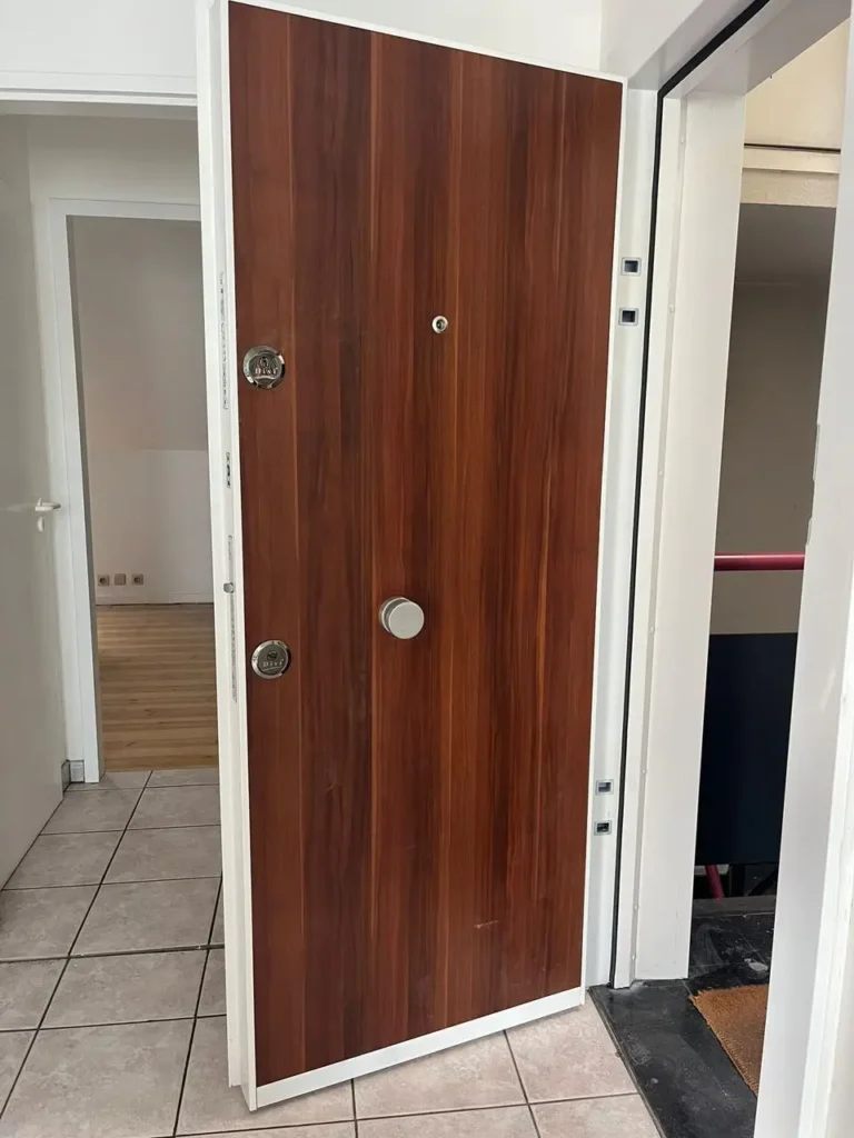 Sécurisation de porte d'entrée après effraction à Bruxelles